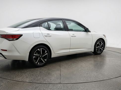 Used 2025 Nissan Sentra SV FWD image 9