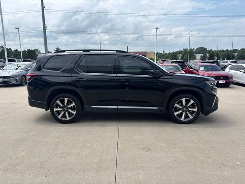 Used 2023 Honda Pilot Elite image 4
