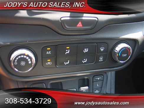 Used 2020 GMC Terrain SLE w/ Elevation Edition AWD/4WD image 17