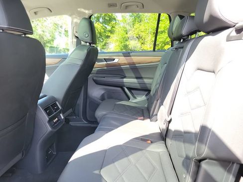 Used 2025 Volkswagen Atlas SE AWD/4WD image 19