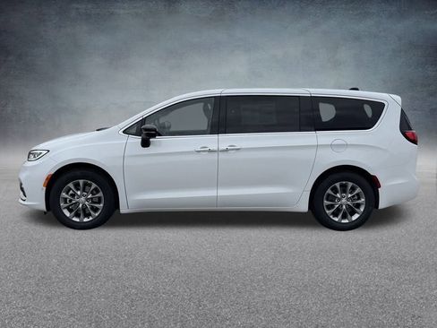 New 2026 Chrysler Pacifica Limited image 3