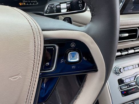 Used 2022 Lincoln Aviator AWD w/ Premium Package image 25