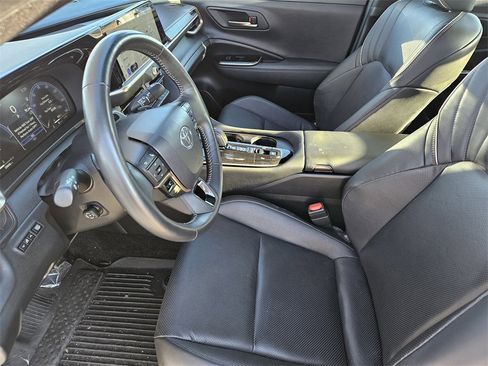 Used 2025 Toyota Crown Platinum image 11