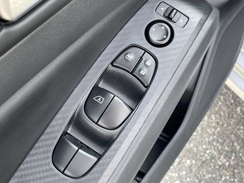 Used 2025 Nissan Altima 2.5 SV FWD image 14