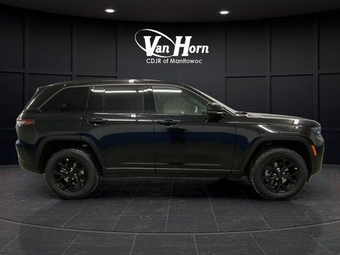 New 2026 Jeep Grand Cherokee Altitude AWD/4WD image 2