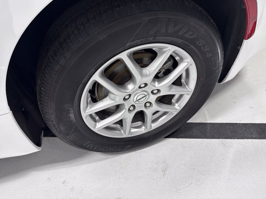 Used 2022 Chrysler Voyager LX FWD image 14