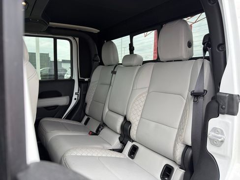 Used 2023 Jeep Gladiator Overland AWD/4WD image 29