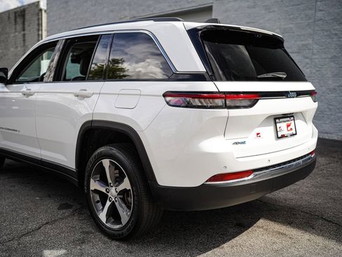 Used 2023 Jeep Grand Cherokee 4WD 4xe w/ Luxury Tech Group II image 13