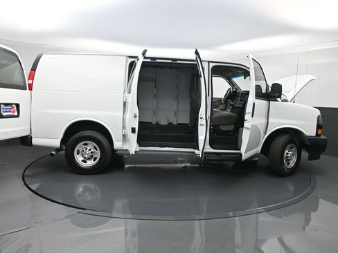 Used 2023 Chevrolet Express 2500 w/ Driver Convenience Package image 29