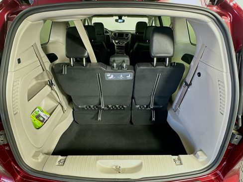 Used 2018 Chrysler Pacifica Touring-L FWD image 29