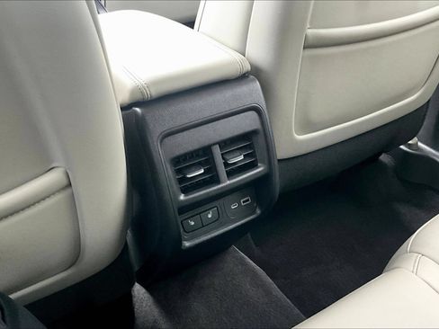 Used 2023 Cadillac XT4 Premium Luxury FWD image 11
