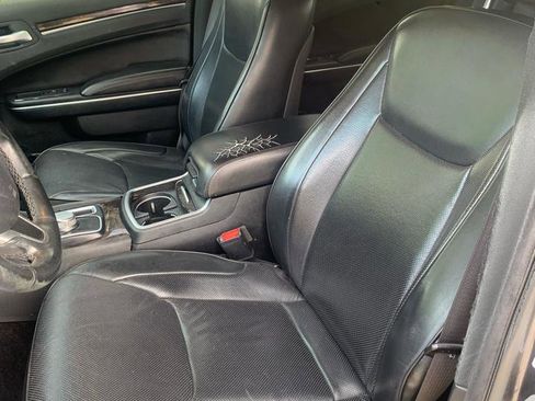 Used 2018 Chrysler 300 Limited RWD image 7