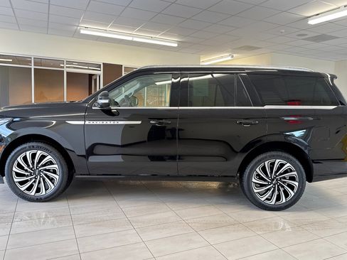 Certified 2025 Lincoln Navigator Reserve image 7