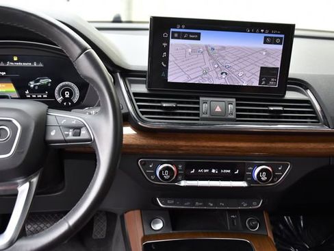 Used 2021 Audi Q5 e Prestige w/ Prestige Package image 11