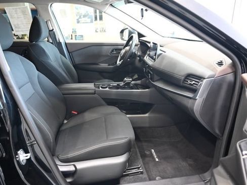 Used 2023 Nissan Rogue S AWD/4WD image 10