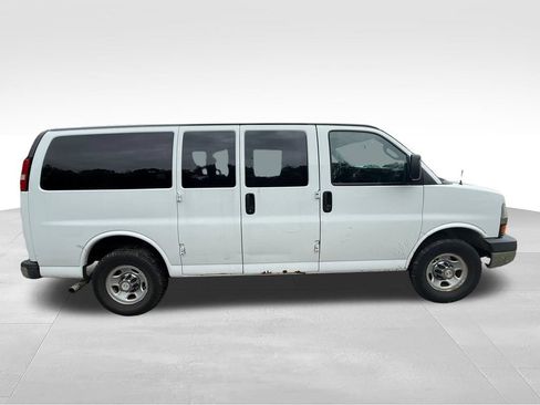 Used 2016 Chevrolet Express 2500 LT w/ LT Preferred Equipment Group RWD image 7