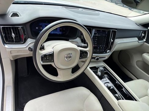 Used 2025 Volvo V60 B5 Cross Country Plus image 11