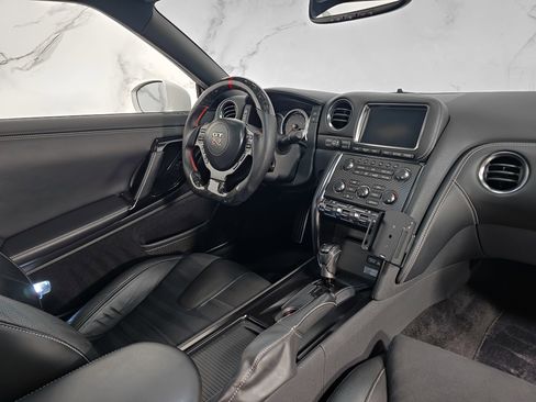 Used 2015 Nissan GT-R Premium image 14