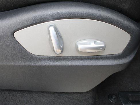 Used 2016 Porsche Cayenne Platinum Edition image 22