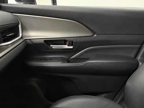 Used 2024 Toyota Grand Highlander XLE image 24