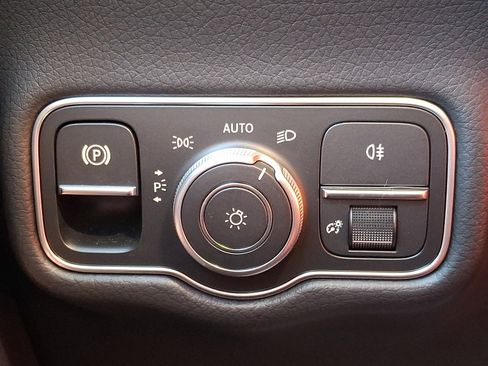 Used 2025 Mercedes-Benz G 550 image 25