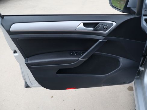 Used 2015 Volkswagen e-Golf SEL Premium FWD image 12