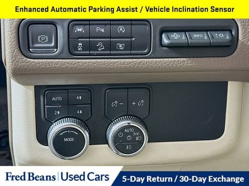 Used 2023 GMC Yukon XL Denali AWD/4WD image 16