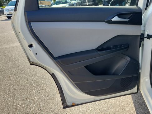 Used 2023 Volkswagen Taos SE w/ Panoramic Sunroof Package FWD image 14
