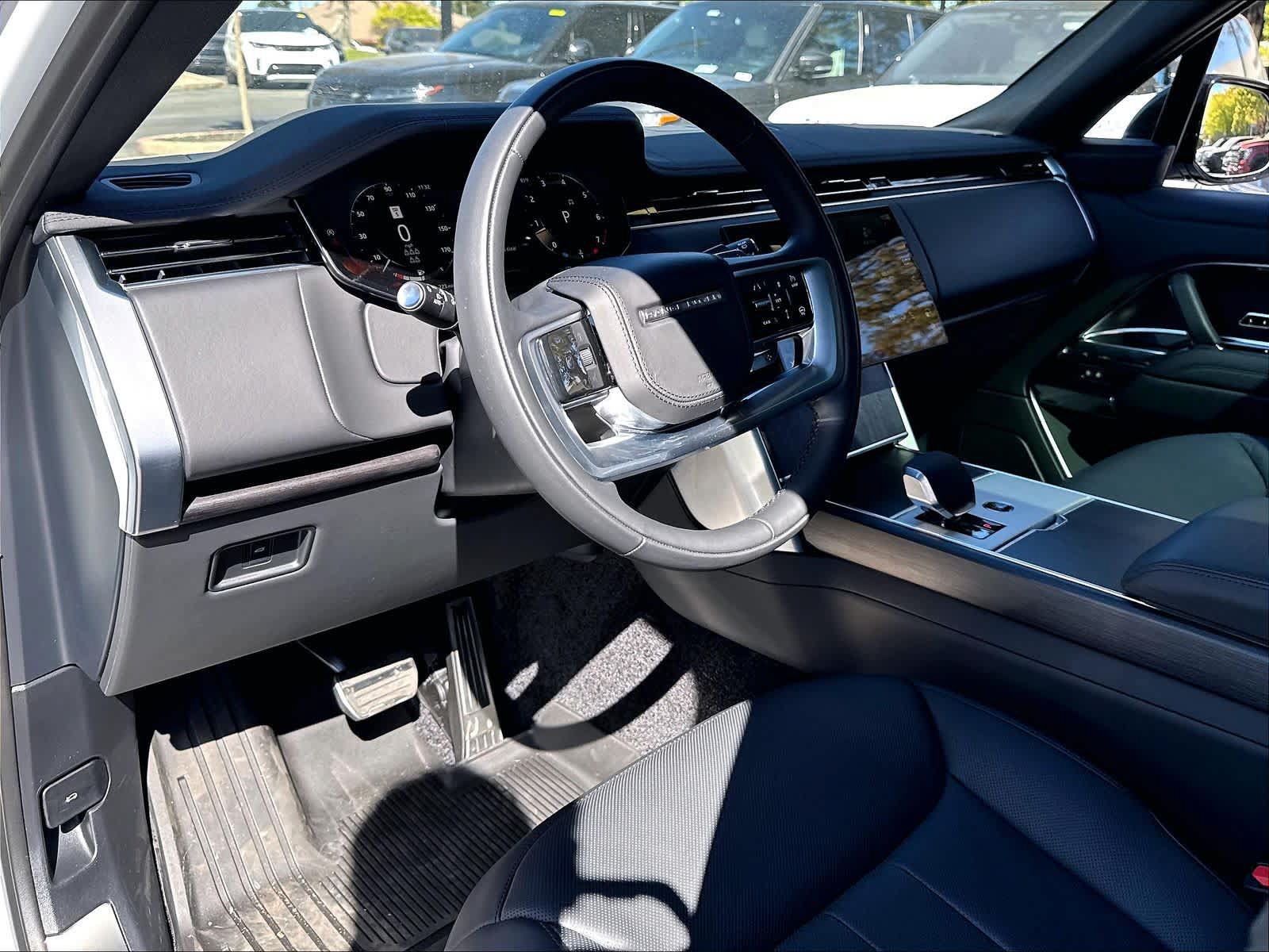 Used 2026 Land Rover Range Rover Long Wheelbase SE AWD/4WD image 14
