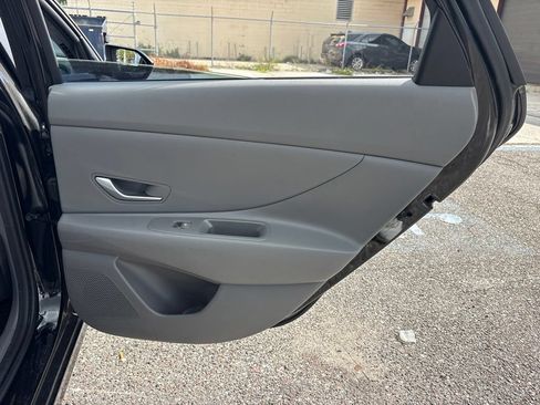 Used 2023 Hyundai Elantra SE FWD image 15