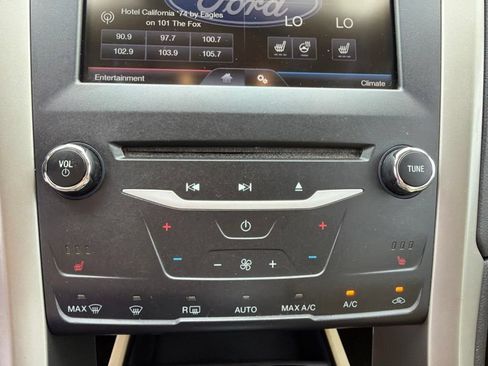 Used 2015 Ford Fusion SE w/ Equipment Group 202A FWD image 25