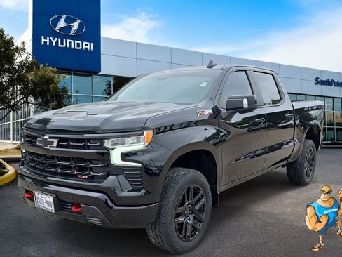 Used 2024 Chevrolet Silverado 1500 LT Trail Boss w/ Convenience Package II AWD/4WD image 1