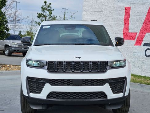 New 2026 Jeep Grand Cherokee Altitude AWD/4WD image 2