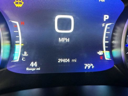 Used 2025 Chrysler Pacifica Limited FWD image 11