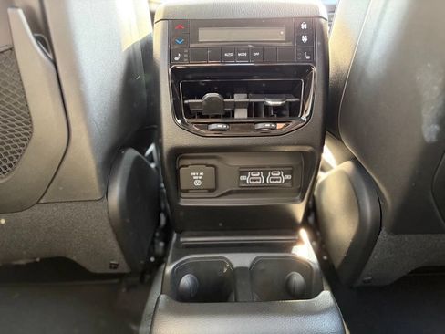 Used 2023 Jeep Grand Cherokee L Limited AWD/4WD image 17