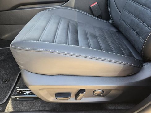 New 2025 Mitsubishi Outlander SE image 18