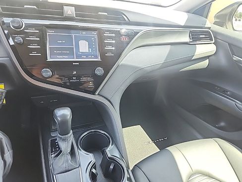 Used 2020 Toyota Camry SE w/ Carpet Mat Package FWD image 14