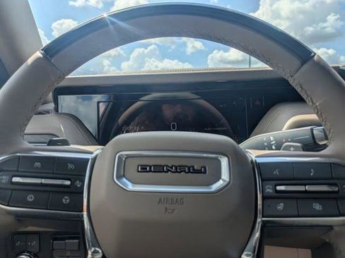 New 2026 GMC Yukon XL Denali w/ Denali Reserve Package RWD image 33