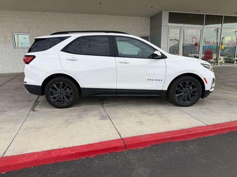 Used 2023 Chevrolet Equinox RS image 2