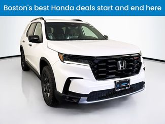 Used 2025 Honda Pilot TrailSport video 1