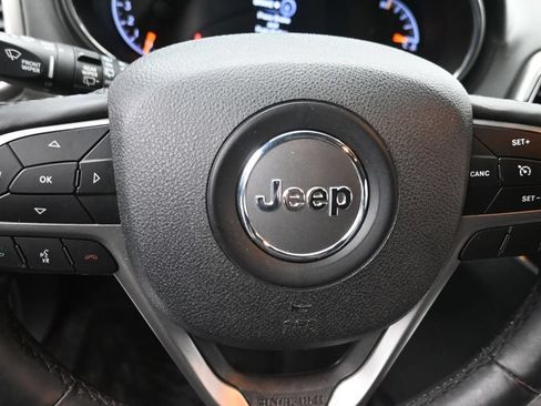 Used 2018 Jeep Grand Cherokee Overland AWD/4WD image 17