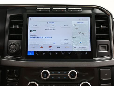 Used 2024 Ford F350 Platinum w/ FX4 Off-Road Package image 29