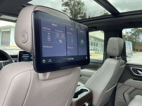 Used 2021 GMC Yukon SLT w/ SLT Premium Package image 13