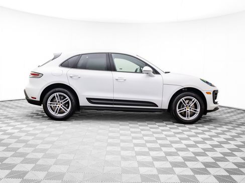 Certified 2025 Porsche Macan image 7
