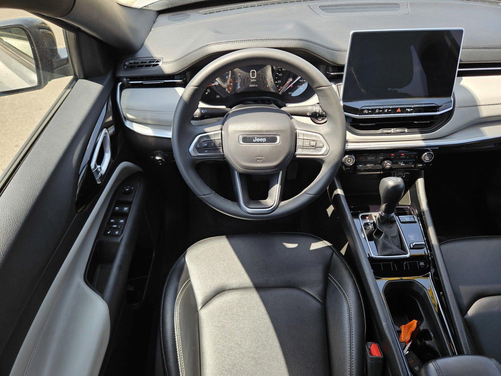 Used 2025 Jeep Compass Limited AWD/4WD image 12