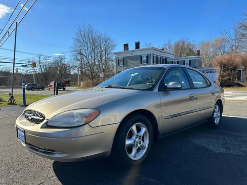 Used 2001 Ford Taurus SE image 3