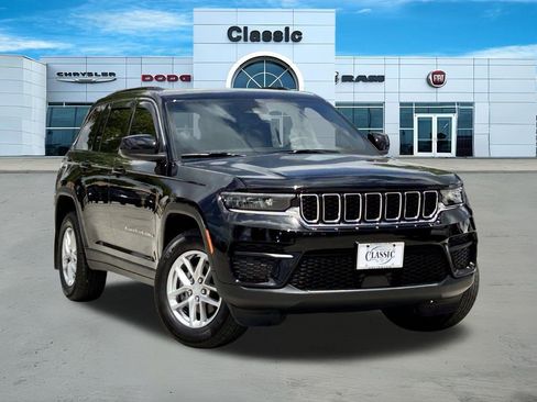 Used 2025 Jeep Grand Cherokee Laredo X RWD image 1