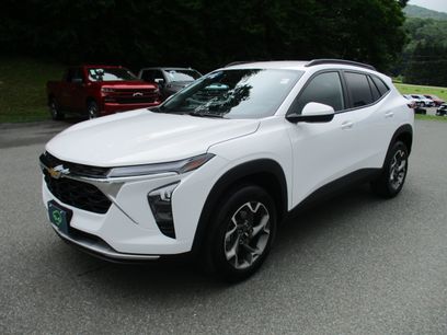 Used 2025 Chevrolet Trax LT w/ Driver Confidence Package