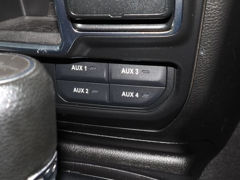 Used 2020 Jeep Gladiator Sport image 23