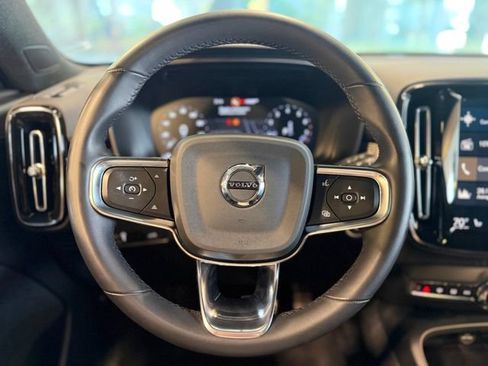 Used 2022 Volvo XC40 T5 R-Design w/ Advanced Package AWD/4WD image 24